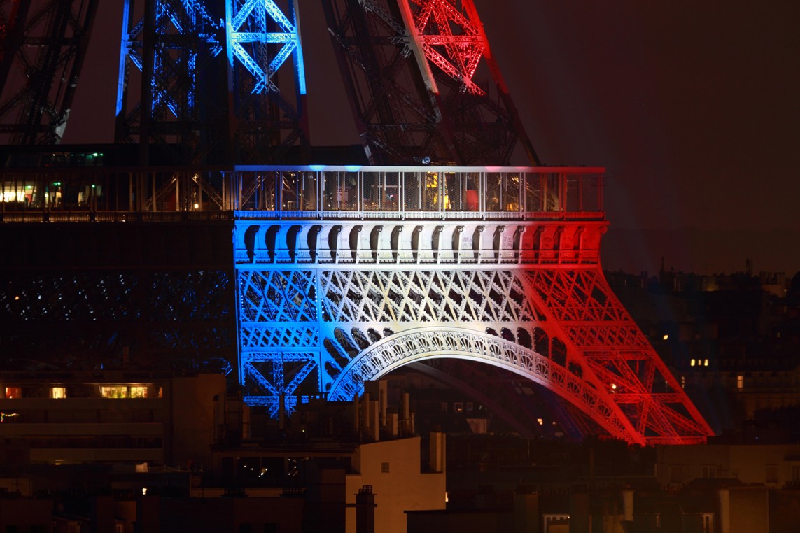 Photo of fireworks over the Eiffel Tower